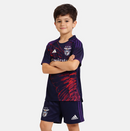 Conjunto Infantil Águia x Vhils Benfica – 4º Equipamento 2026/27 🦅🔥
