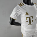 Conjunto Infantil Bayern de Munique 2022/23 - Alternativo